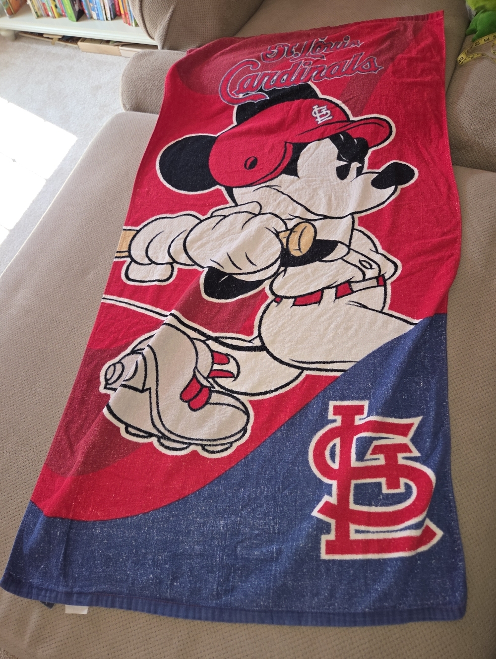 St. Louis Cardinals MLB & Disney Mickey Mouse Towel Wind Up Beach Baseball 2012